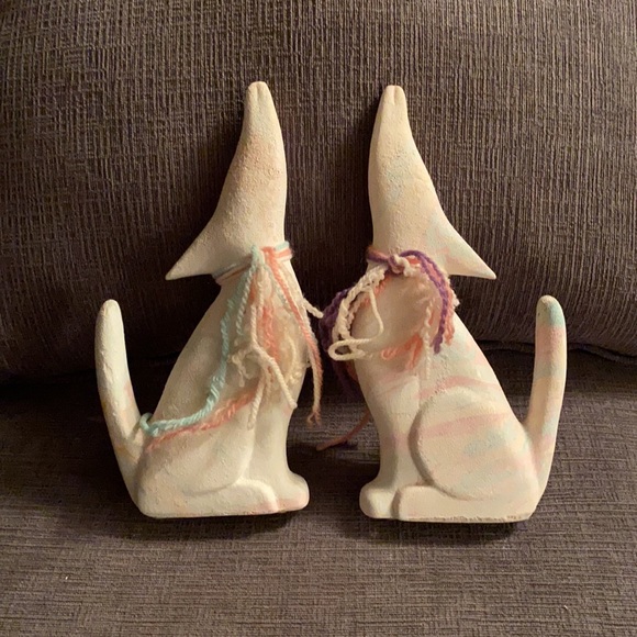 Vtg Southwestern sandcast pastel howling wolf